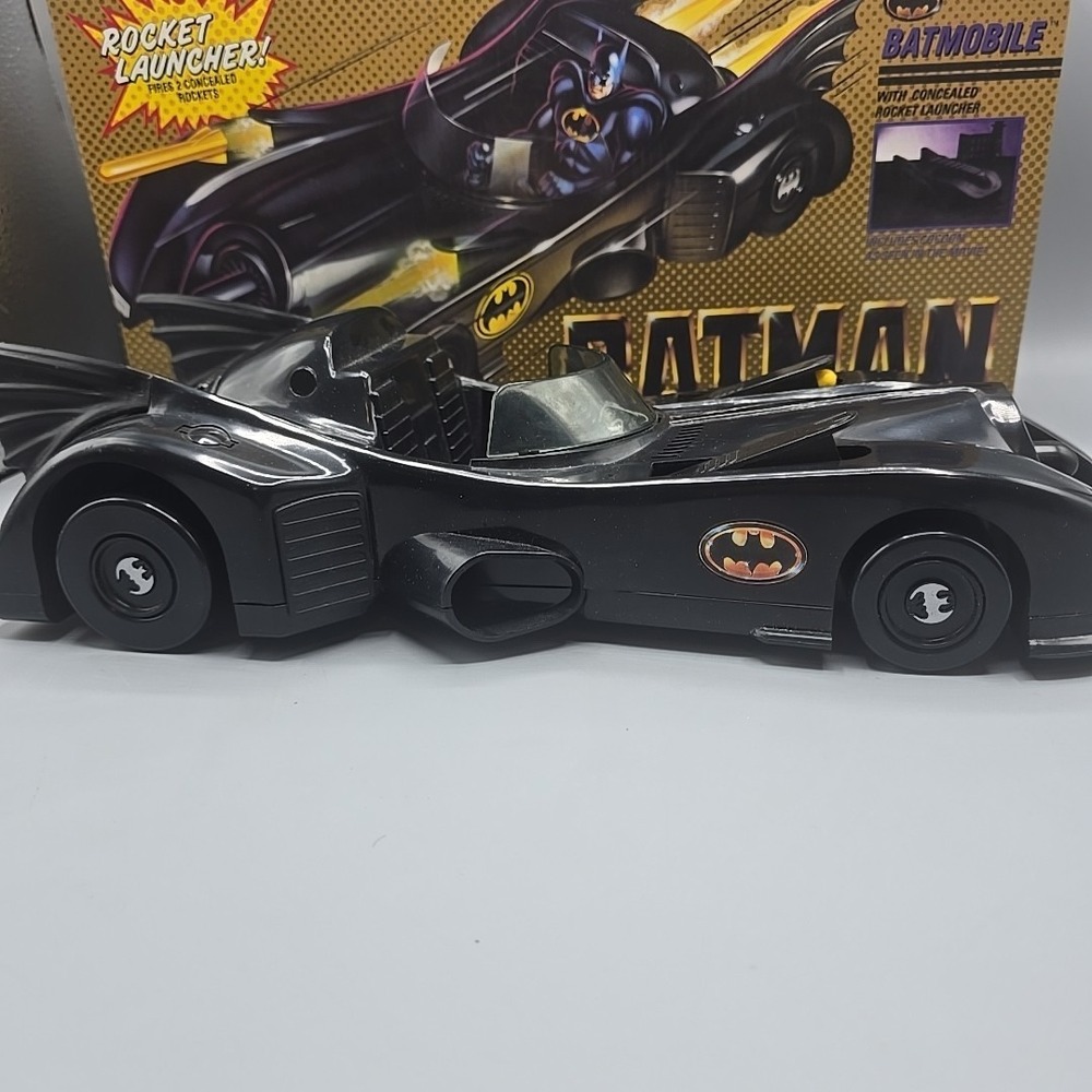 1989 Toy Biz Batman Batmobile w/ Rocket Launcher + Armor Cocoon & Box - Picture 8 of 16